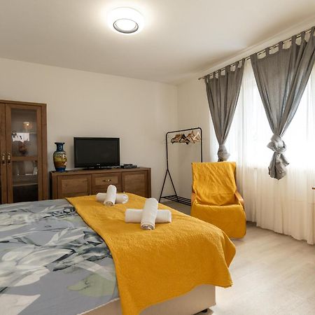 Two-Bedroom Apartment Rea In Rovigno Esterno foto