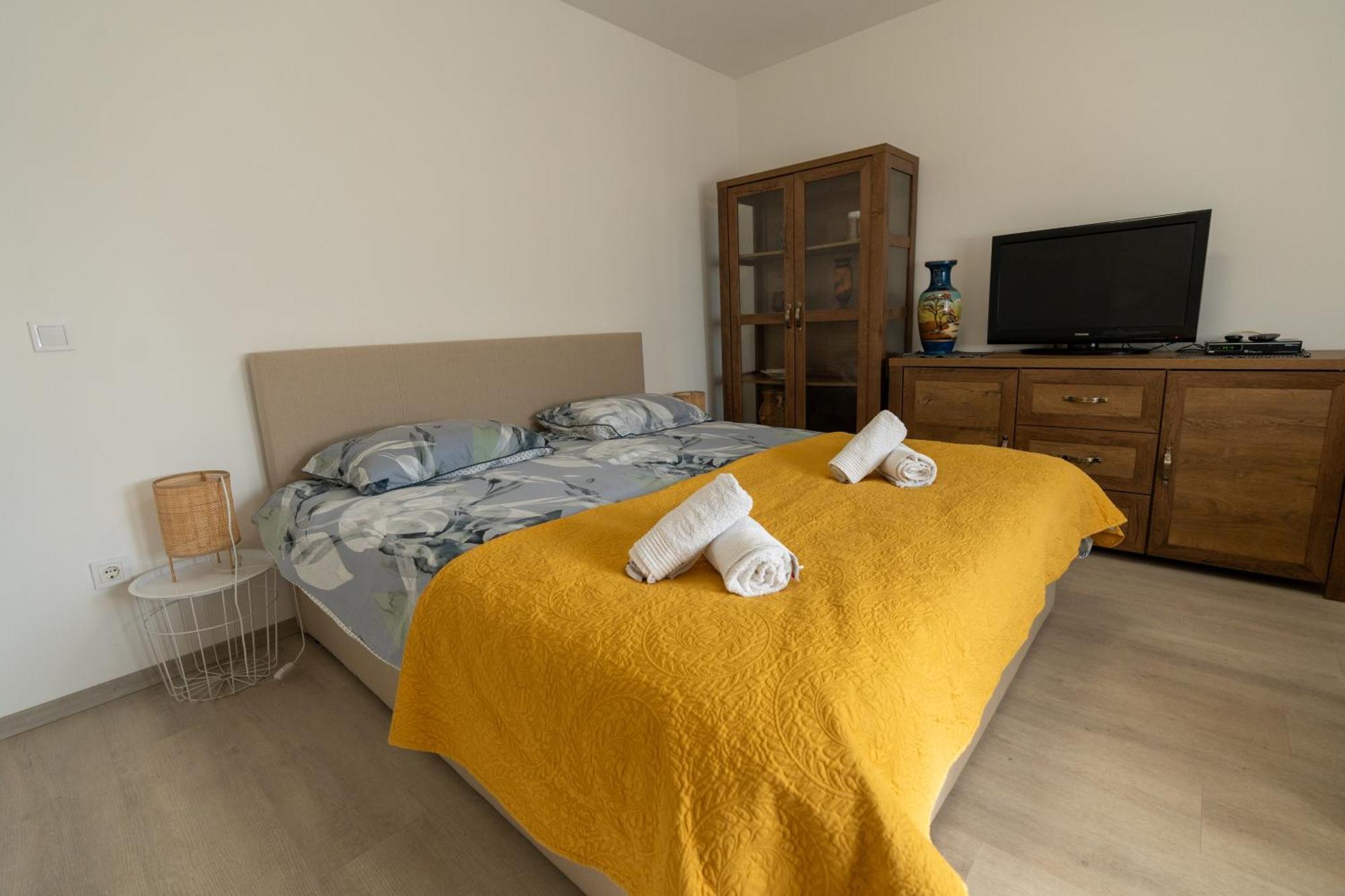 Two-Bedroom Apartment Rea In Rovigno Esterno foto