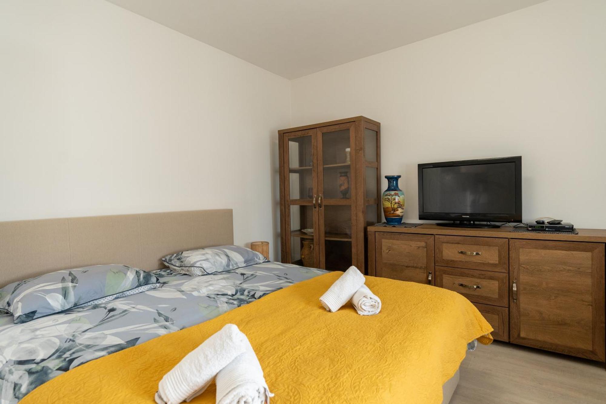 Two-Bedroom Apartment Rea In Rovigno Esterno foto