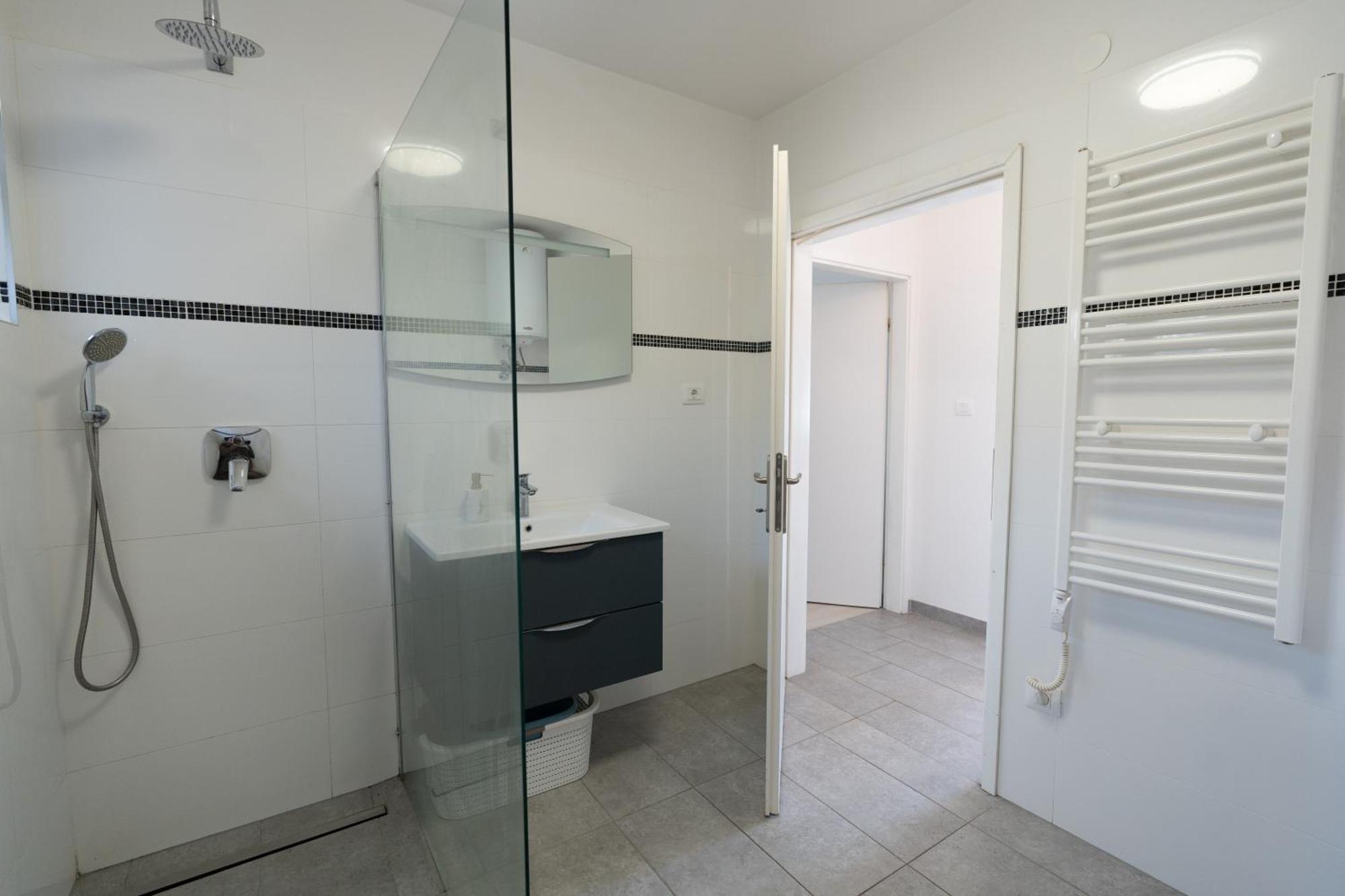 Two-Bedroom Apartment Rea In Rovigno Esterno foto