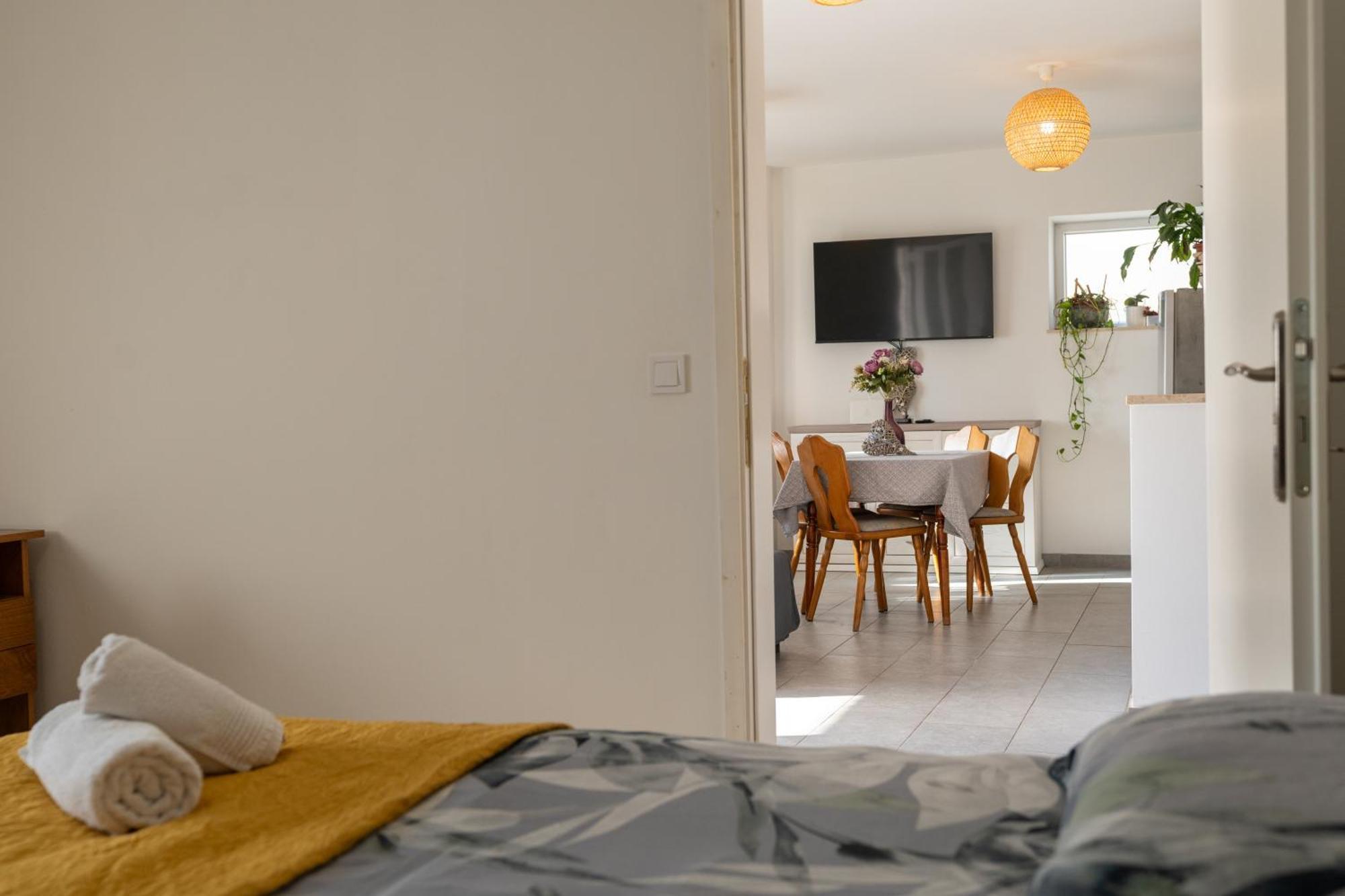 Two-Bedroom Apartment Rea In Rovigno Esterno foto