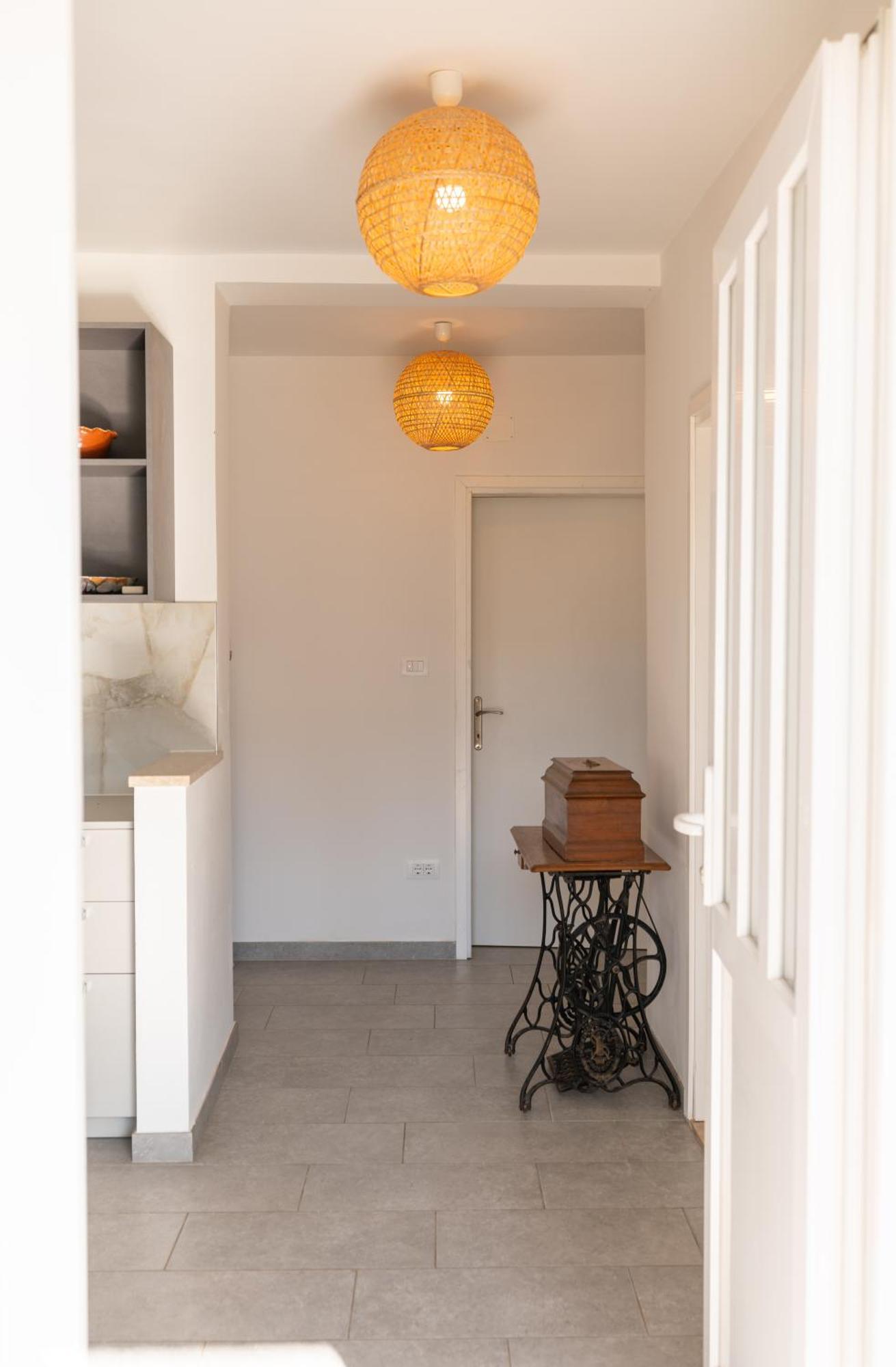 Two-Bedroom Apartment Rea In Rovigno Esterno foto