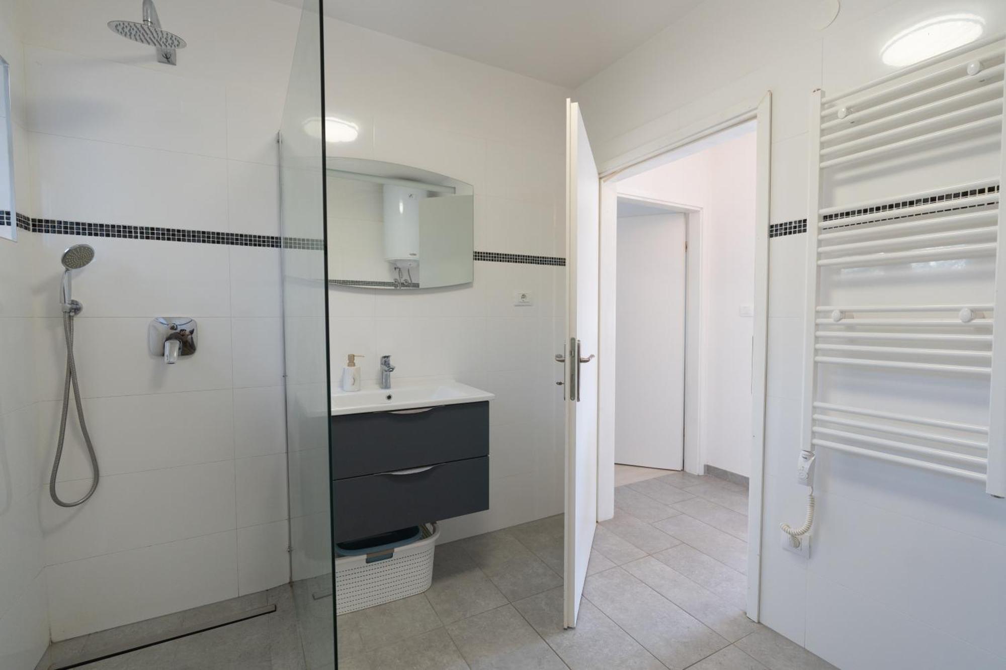 Two-Bedroom Apartment Rea In Rovigno Esterno foto