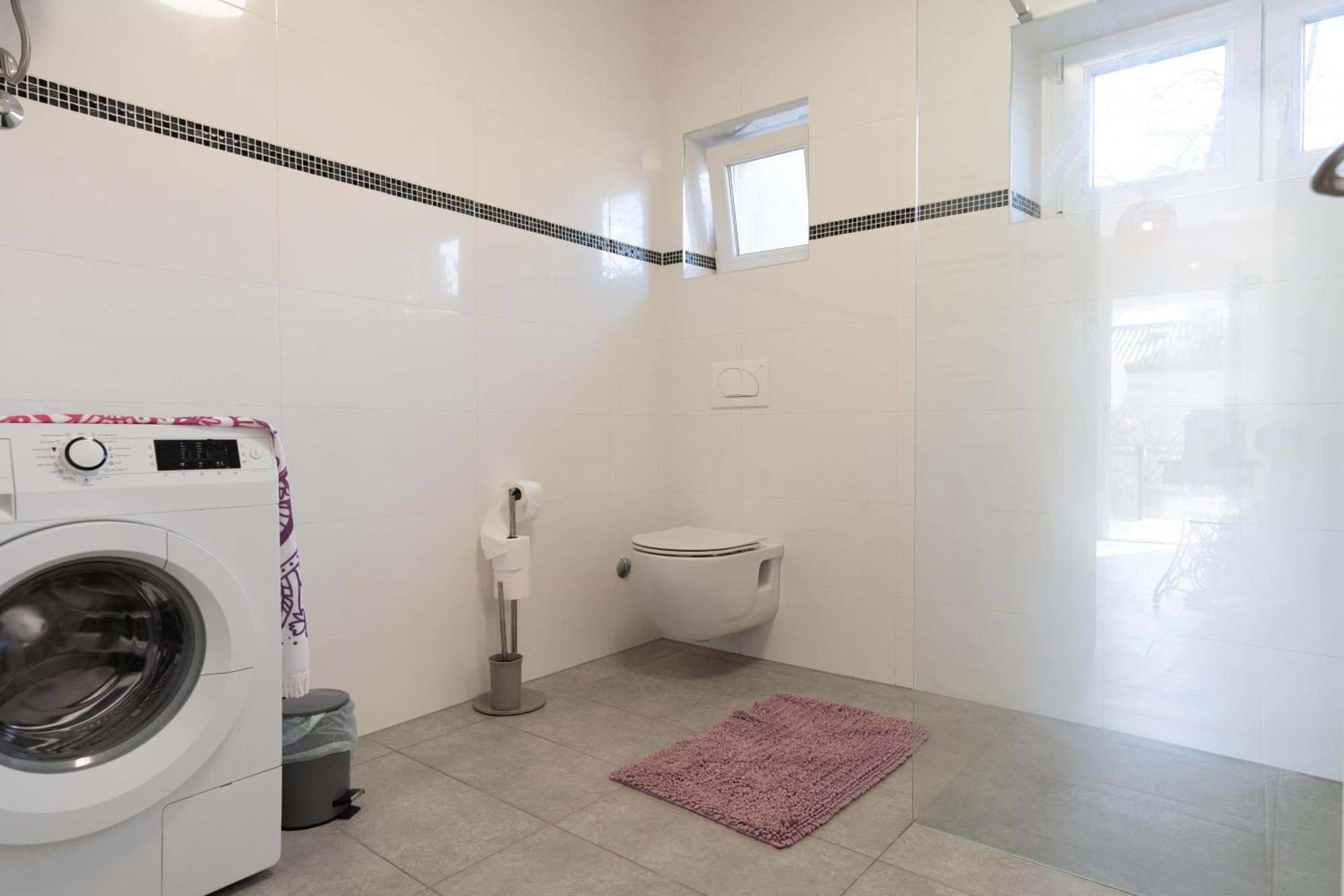 Two-Bedroom Apartment Rea In Rovigno Esterno foto