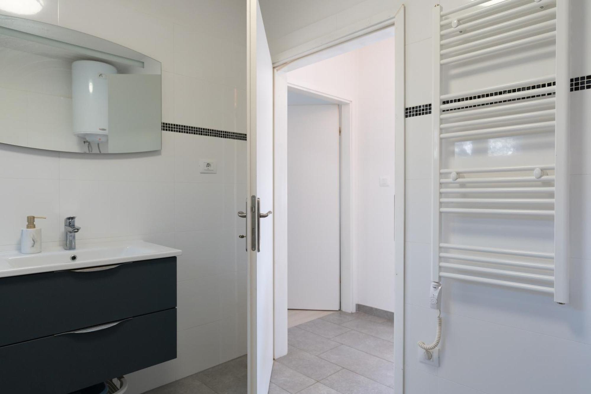 Two-Bedroom Apartment Rea In Rovigno Esterno foto